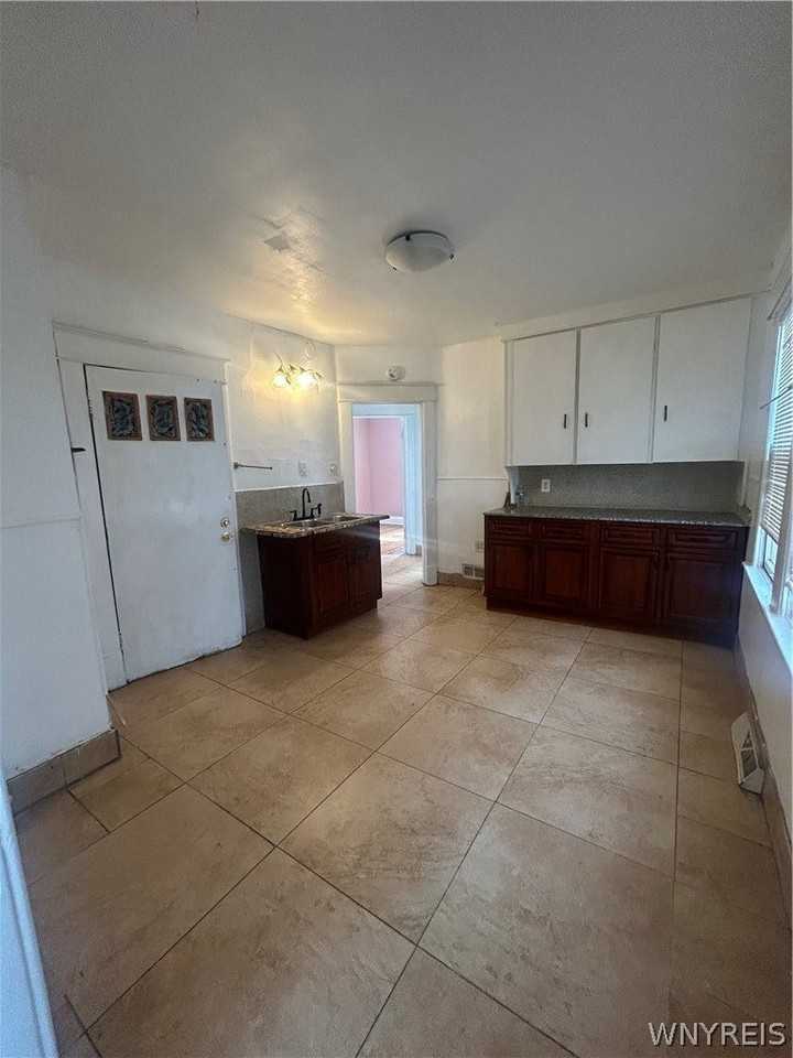 81 Saint Florian St - Photo 6 of 10