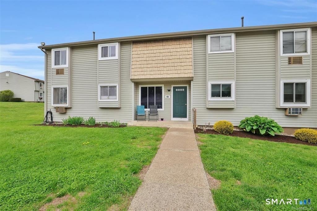 43 Carillon Dr - Photo 2 of 18