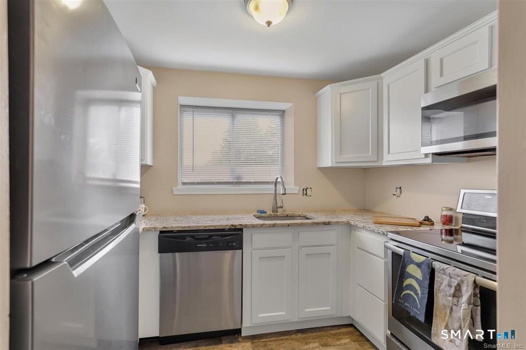 43 Carillon Dr - Photo 3 of 18