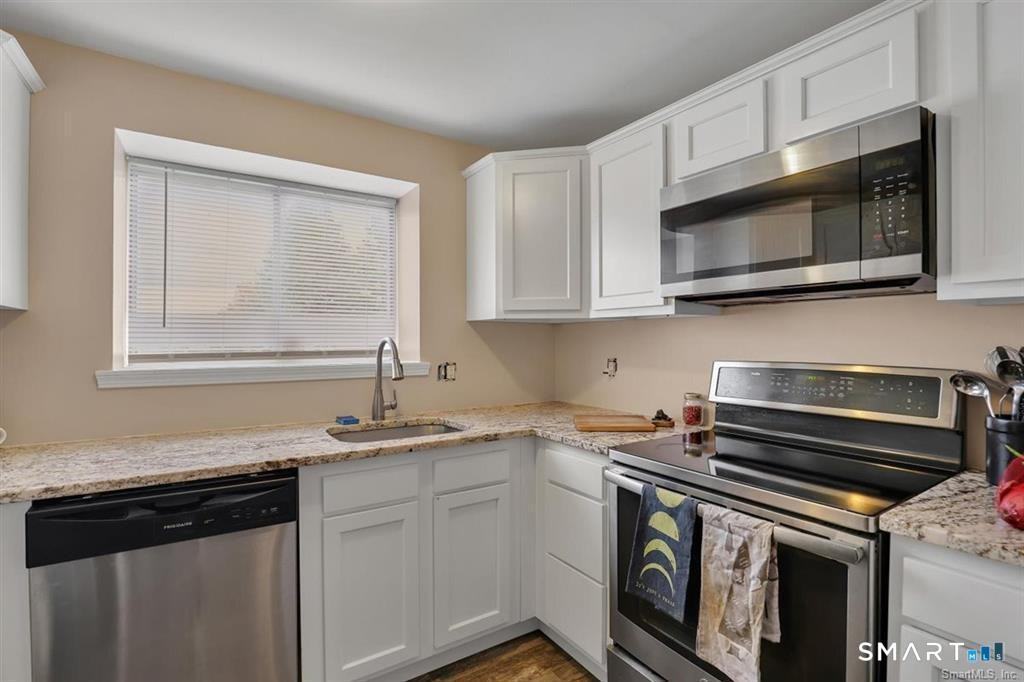 43 Carillon Dr - Photo 4 of 18