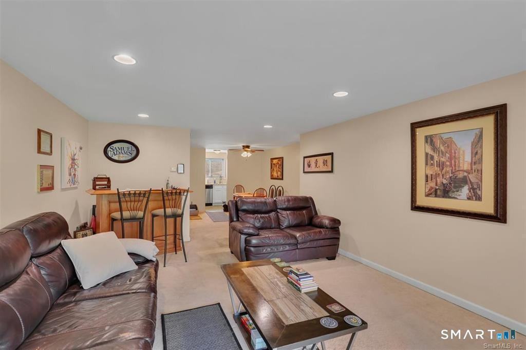 43 Carillon Dr - Photo 5 of 18