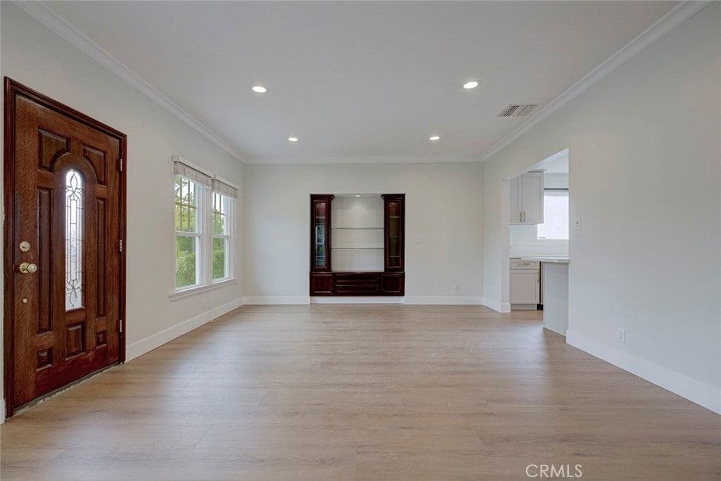 1333 Western Ave - Photo 3 of 35