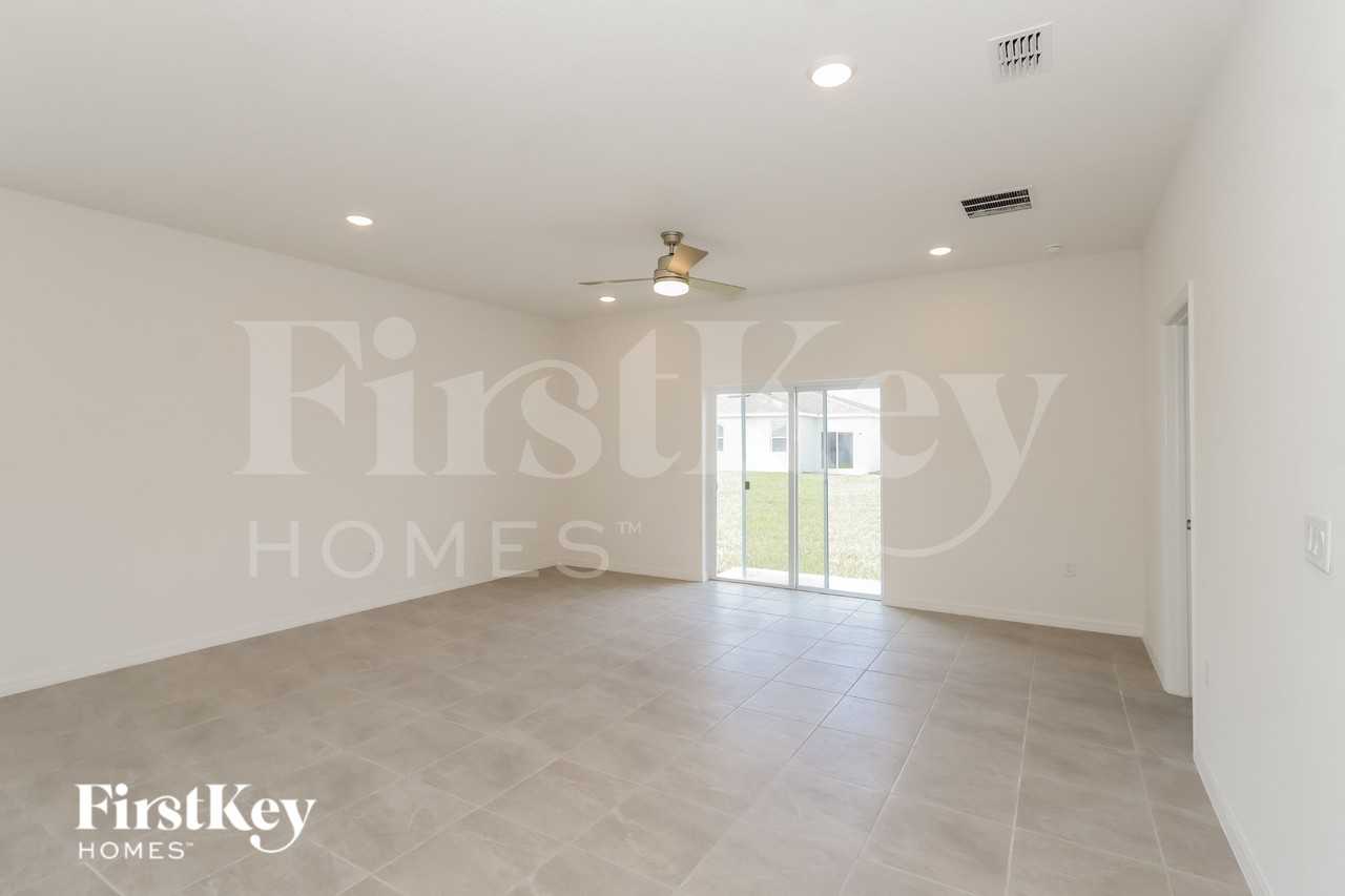 430 Reina Way - Photo 2 of 16