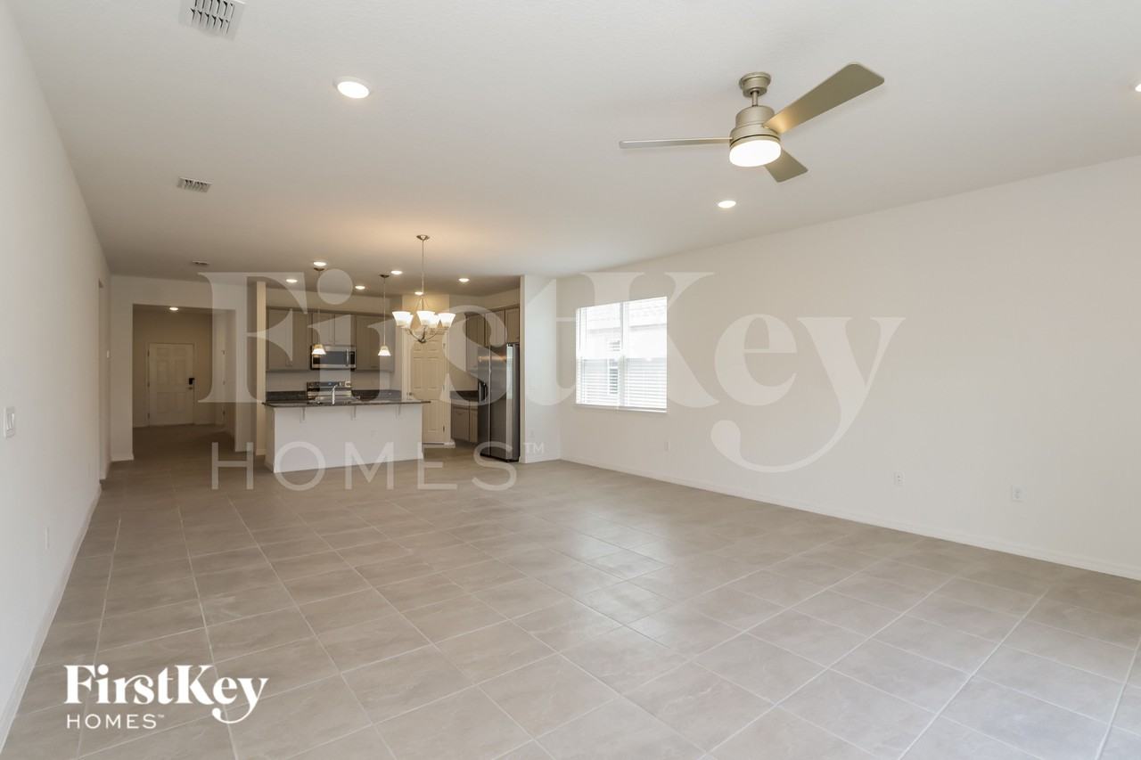 430 Reina Way - Photo 3 of 16