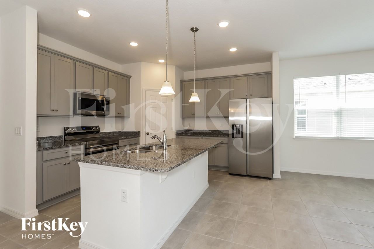 430 Reina Way - Photo 4 of 16