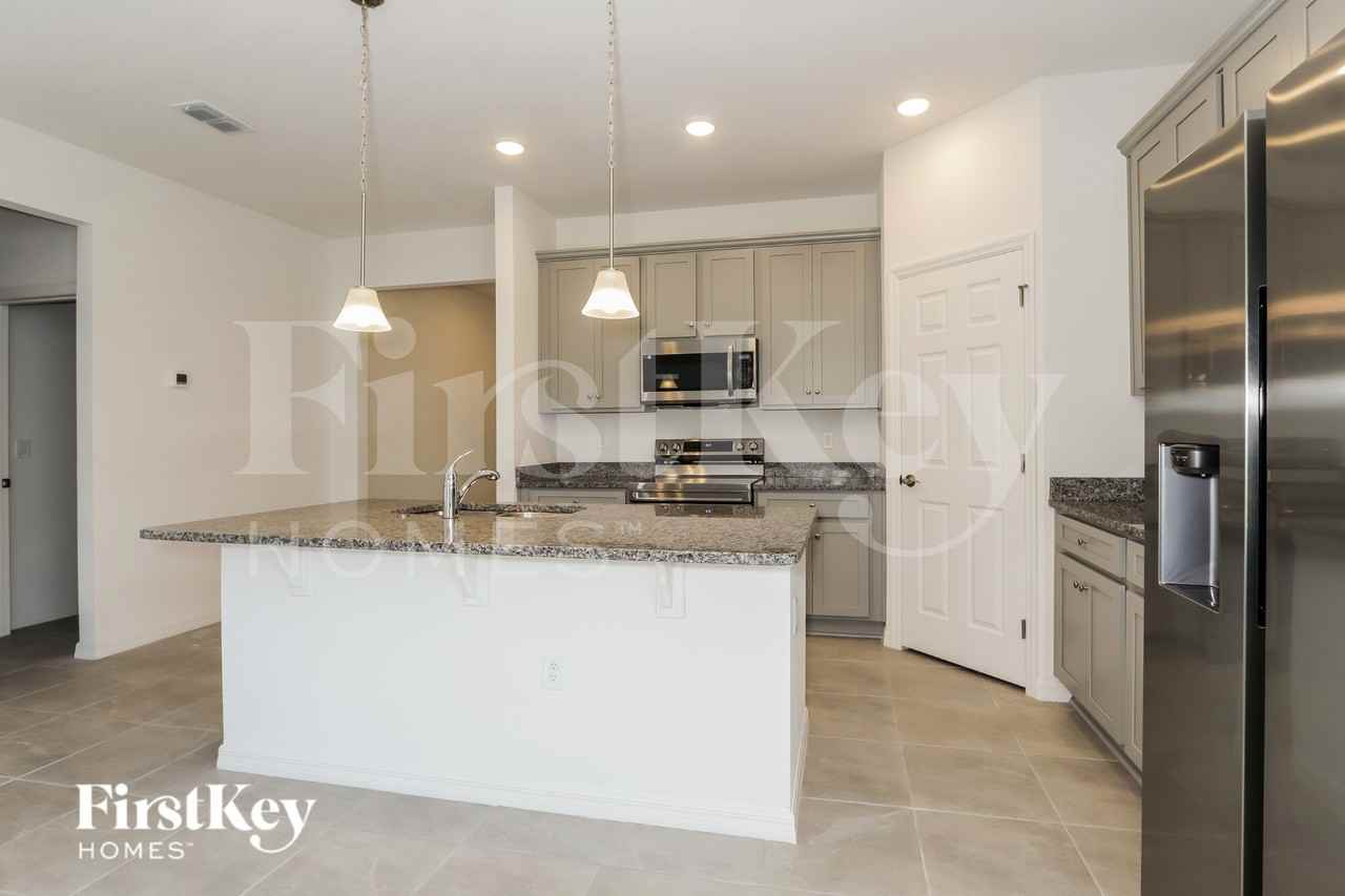 430 Reina Way - Photo 5 of 16