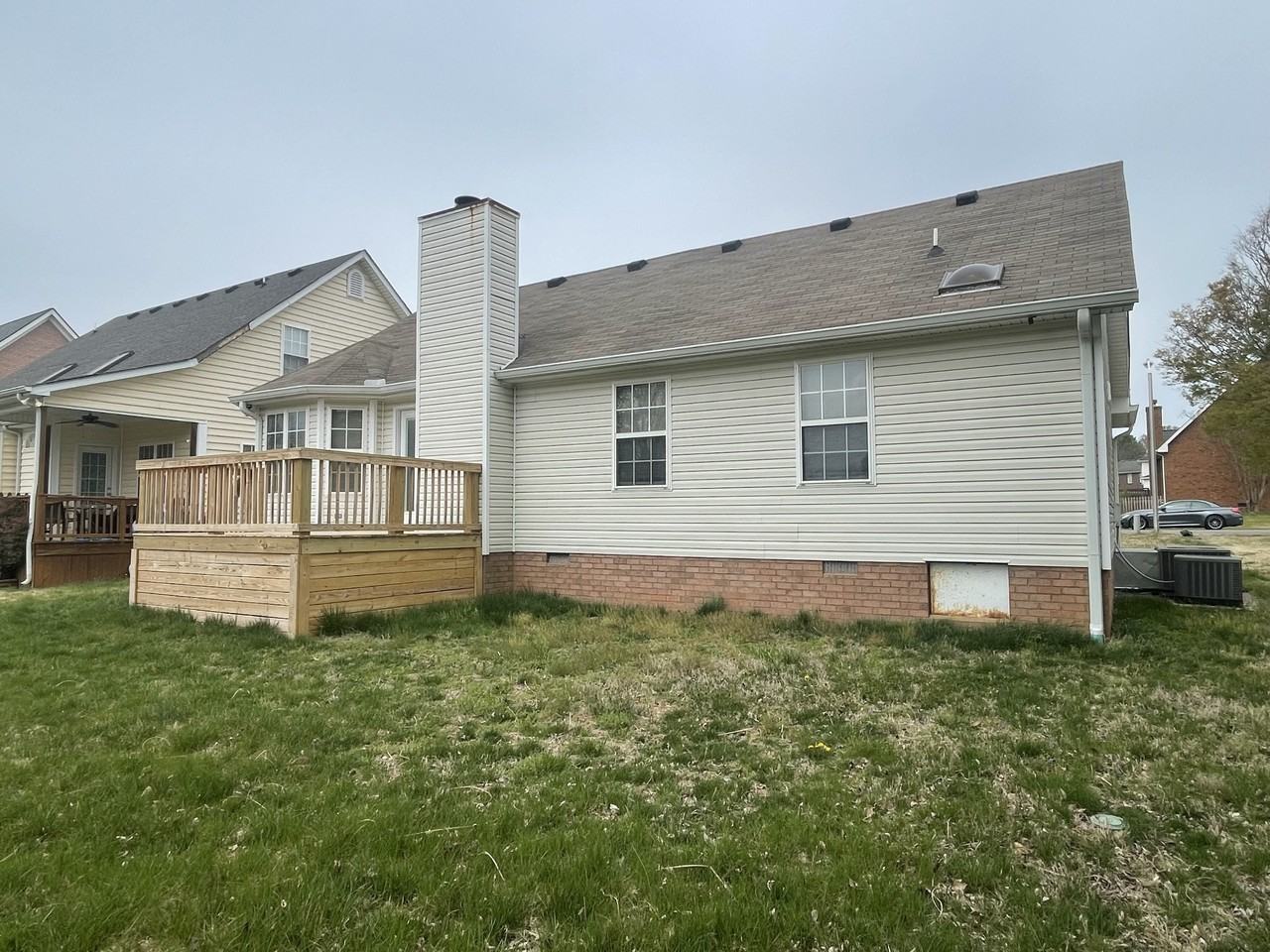 2285 Oak Hill Dr - Photo 2 of 21