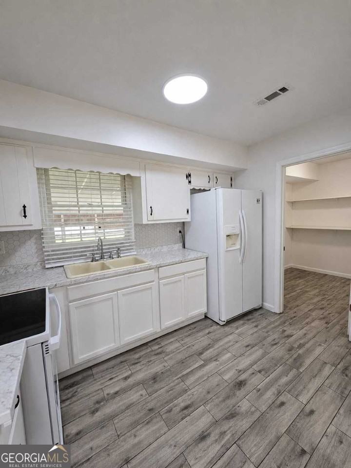 6589 Allatoona Rd - Photo 5 of 22