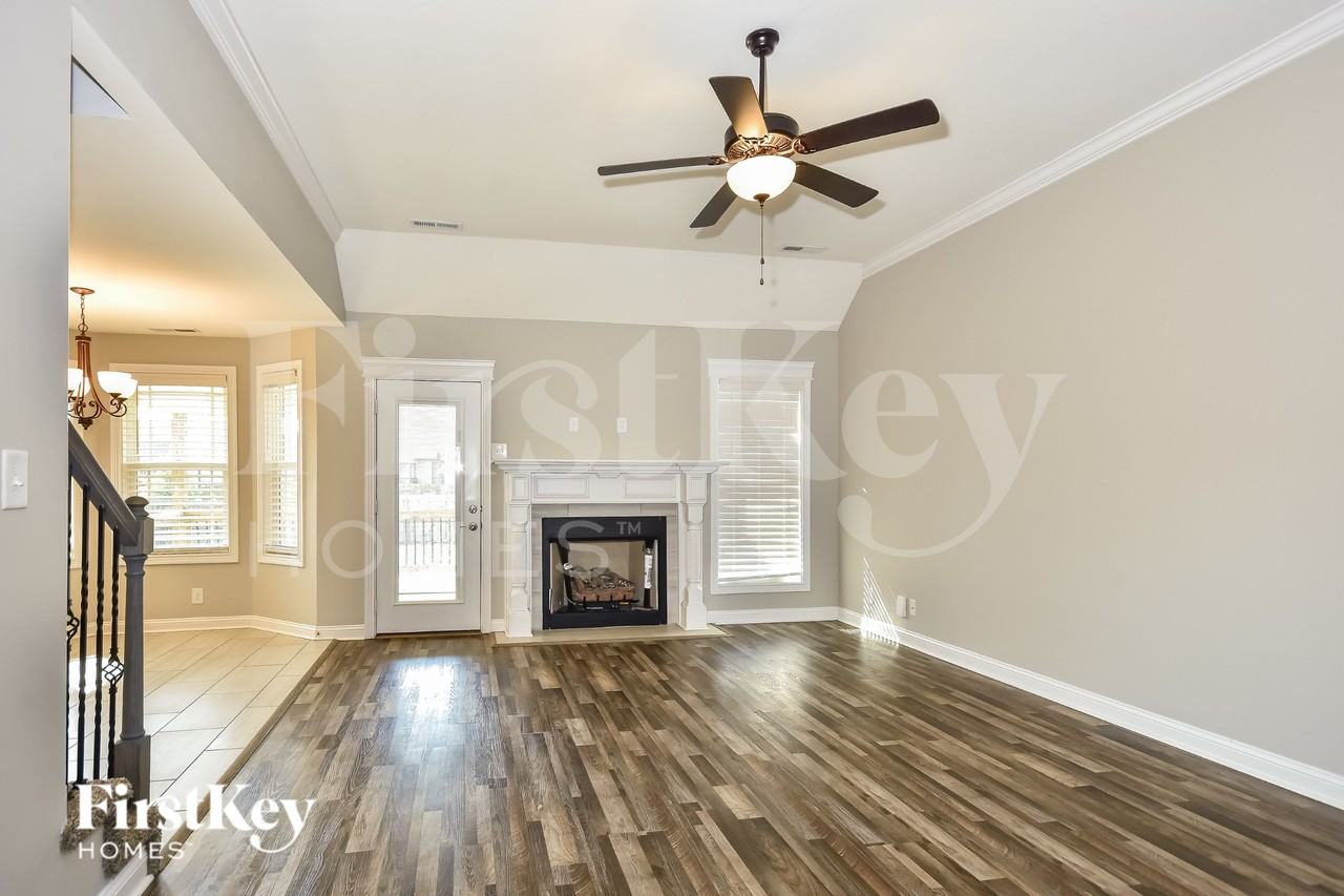 1045 Rushmore Rd - Photo 3 of 15