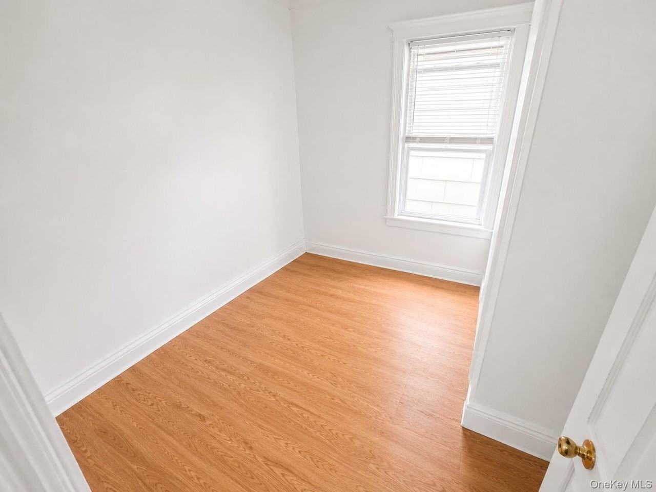 7605 85th Dr - Photo 3 of 5