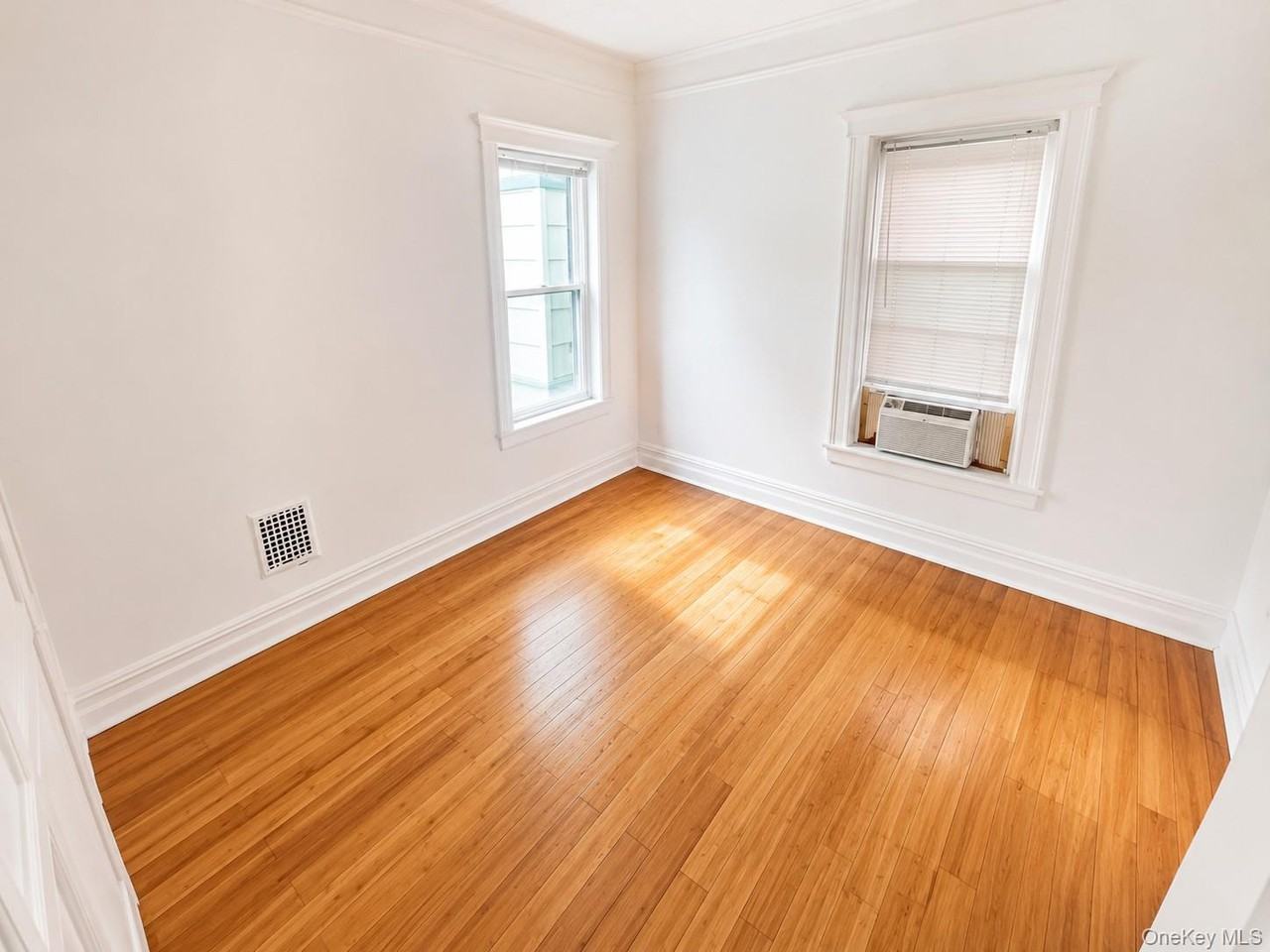 7605 85th Dr - Photo 4 of 5