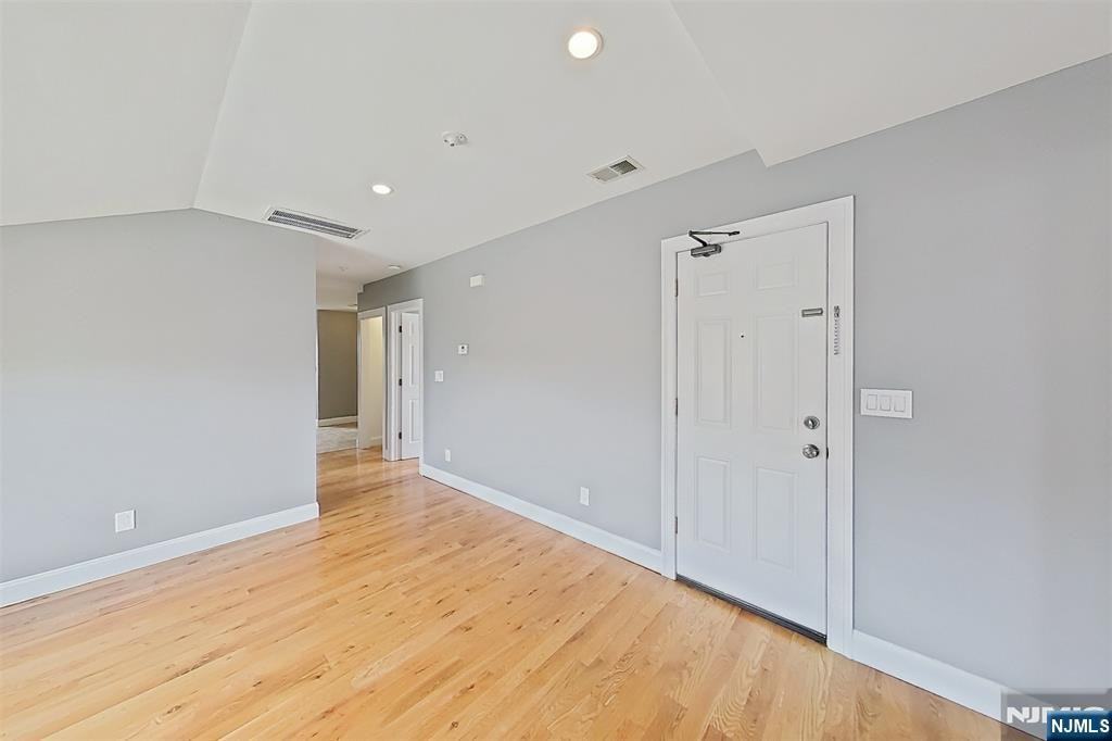 43 Melrose Ave ##3 - Photo 4 of 21