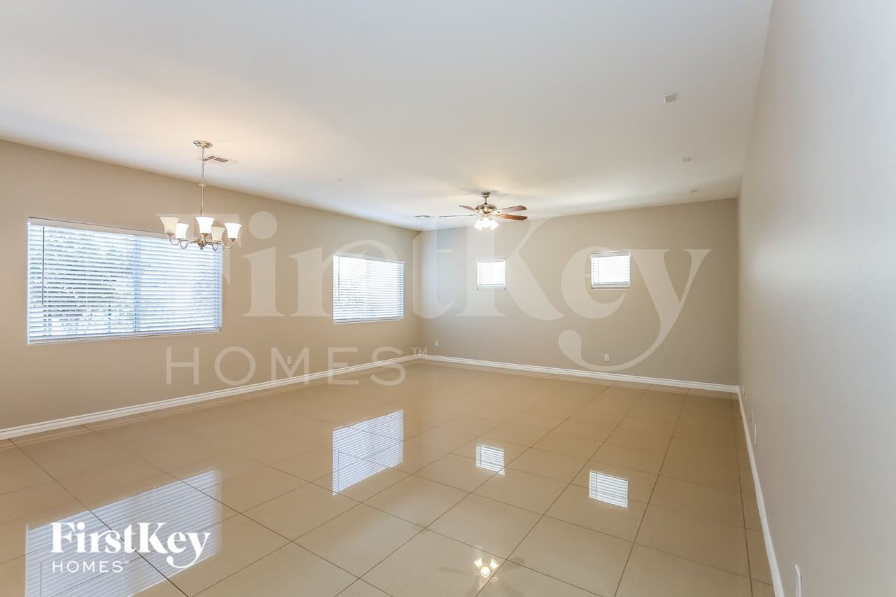 6605 Mccarran St - Photo 5 of 15