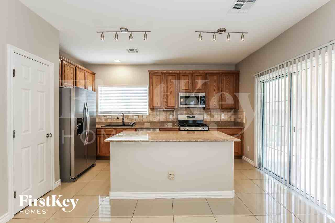 6605 Mccarran St - Photo 7 of 15