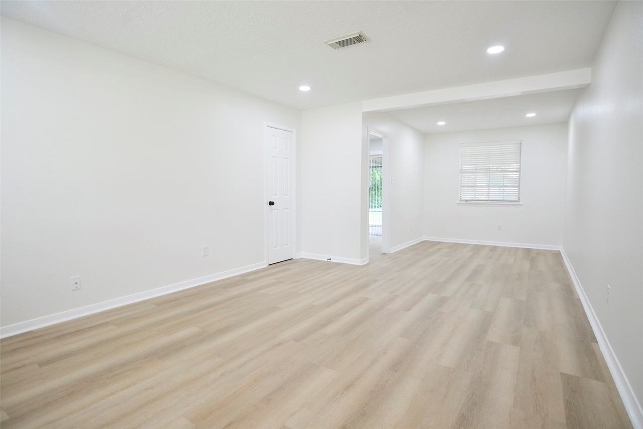 536 Castlelake Dr - Photo 7 of 22