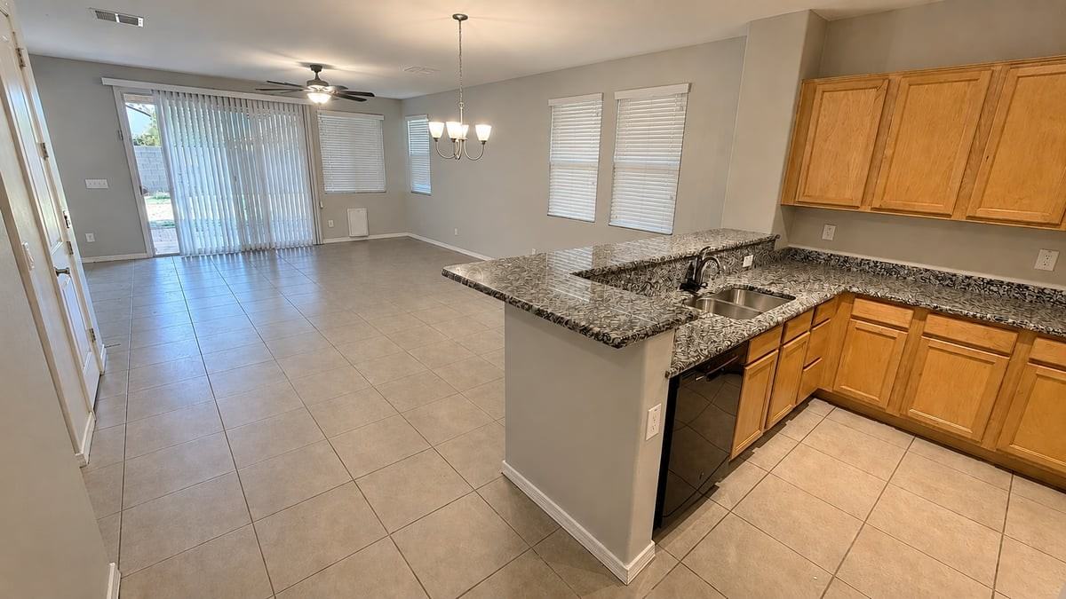 41320 W Palmyra Ln - Photo 3 of 14