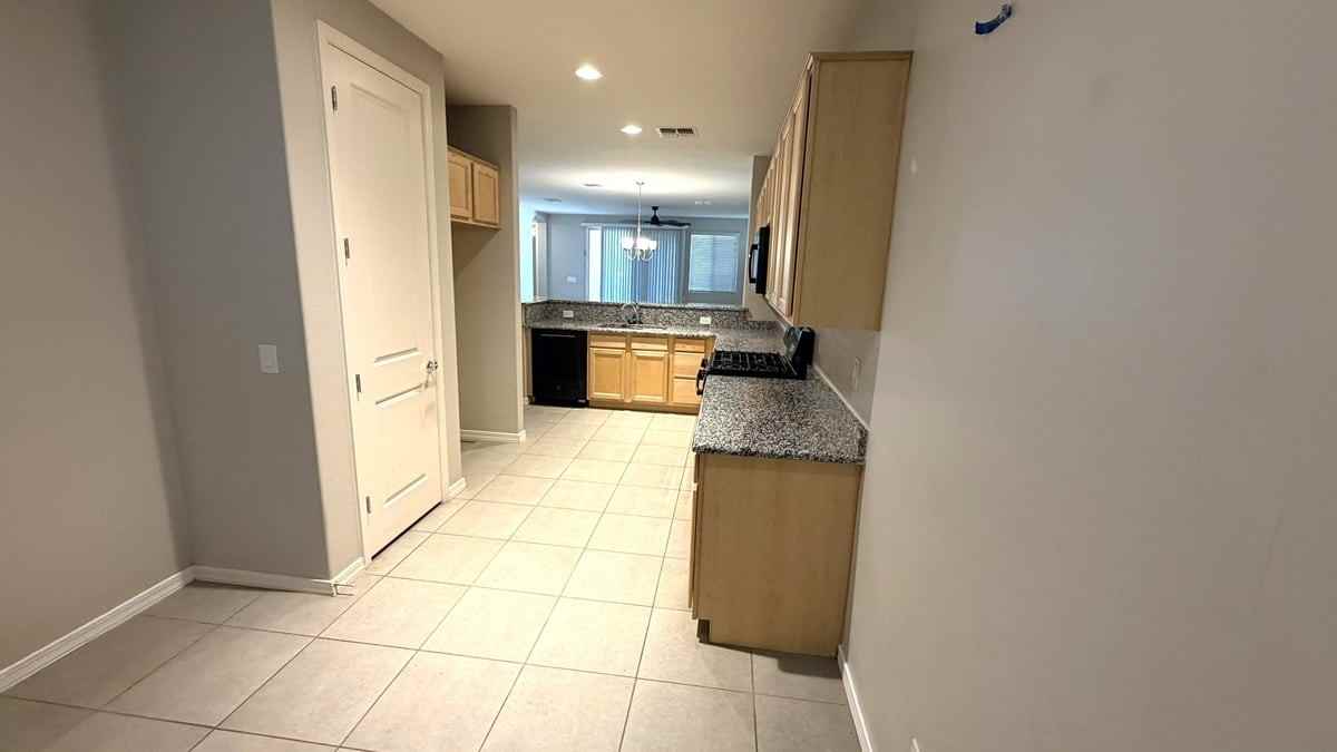 41320 W Palmyra Ln - Photo 4 of 14