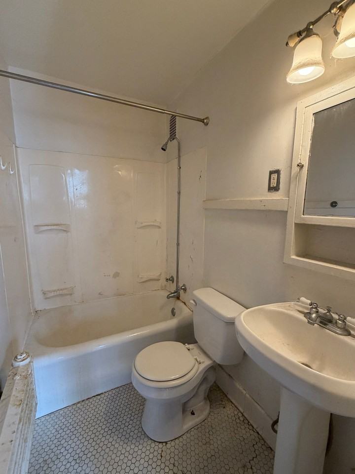 811 16th St #6 - Photo 6 of 10