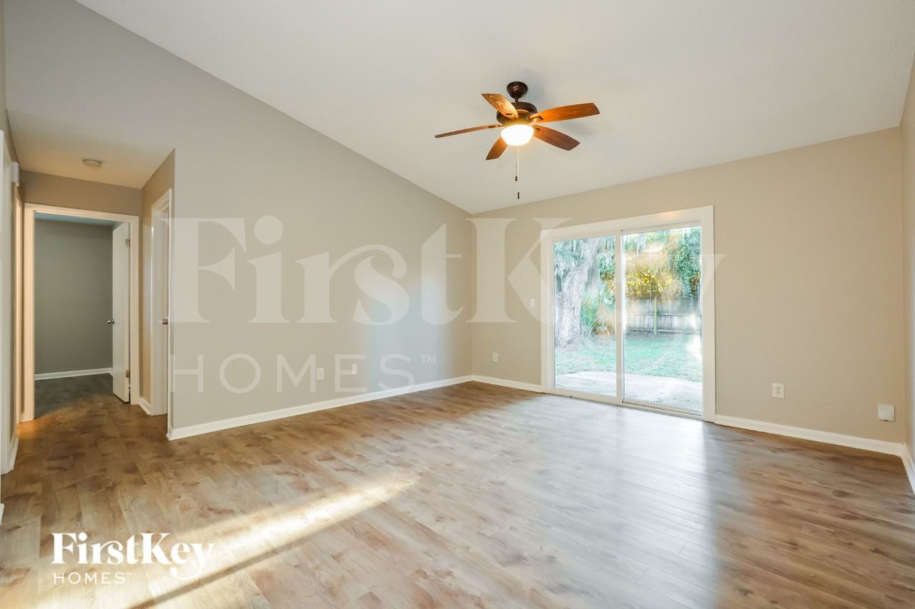 2526 Needle Palm Dr - Photo 2 of 17