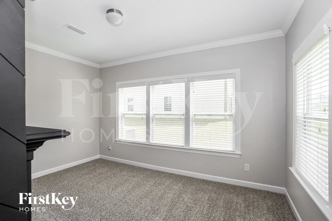 201 Jobe Dr - Photo 6 of 15