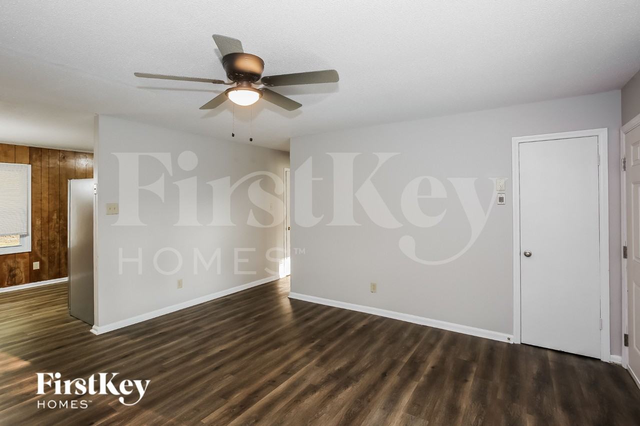 2330 Knight Dr - Photo 4 of 16