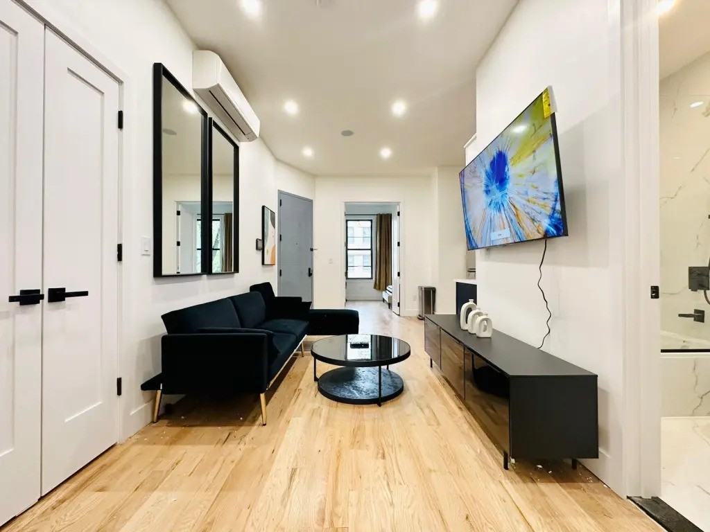 Private Bedroom in 3 Bedroom/1.5 Bathroom Home - Photo 4 of 10