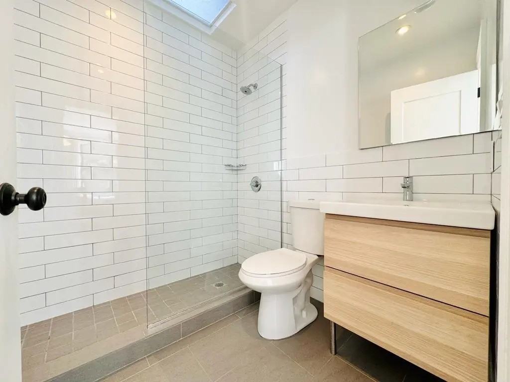 Private Bedroom in 5 Bedroom/2.5 Bathroom Home - Photo 3 of 9