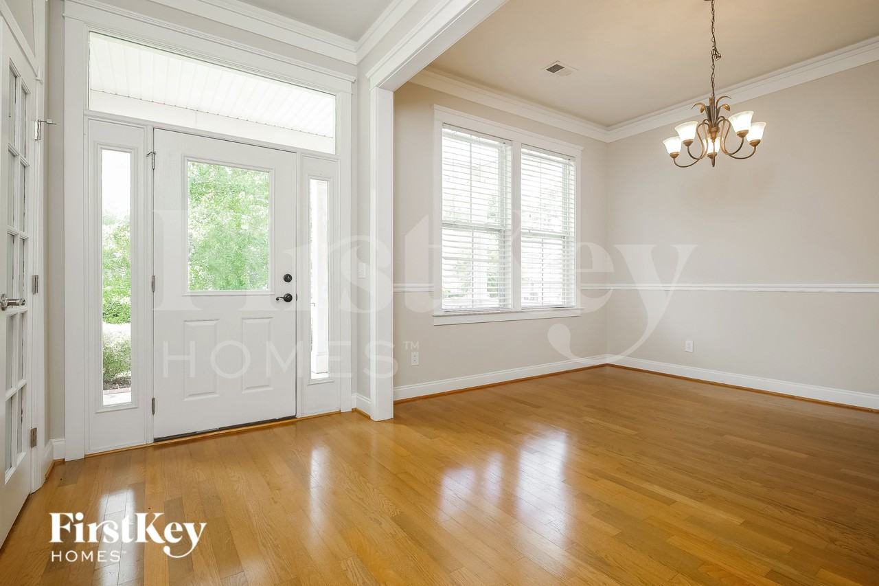 228 Silverwood Ln - Photo 3 of 16
