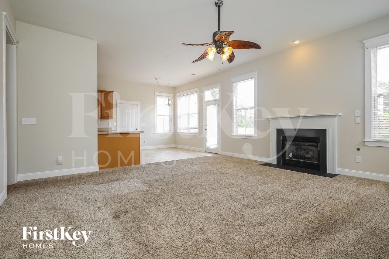 228 Silverwood Ln - Photo 4 of 16