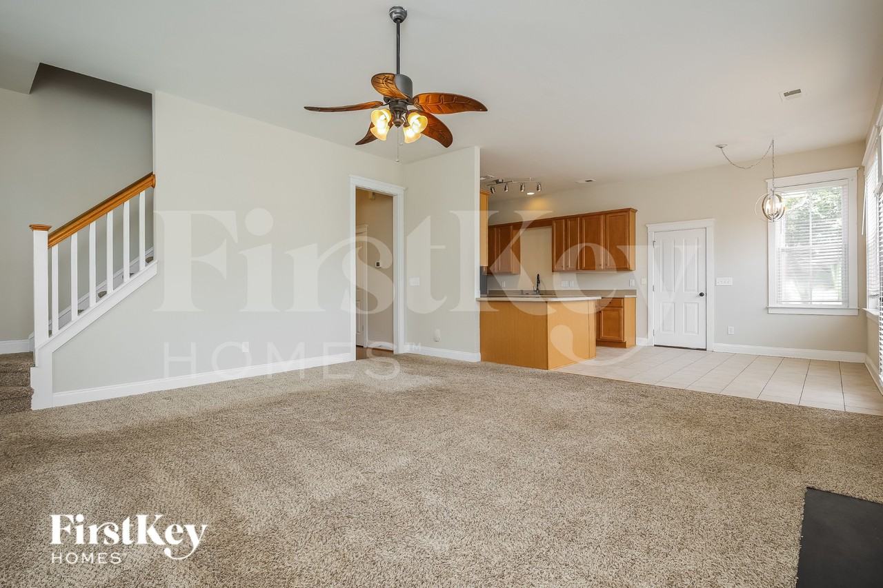 228 Silverwood Ln - Photo 5 of 16