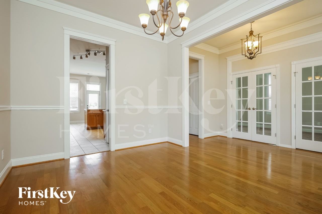 228 Silverwood Ln - Photo 6 of 16