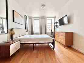 Private Bedroom in 4 Bedroom/2 Bathroom Home - Photo 1 of 1