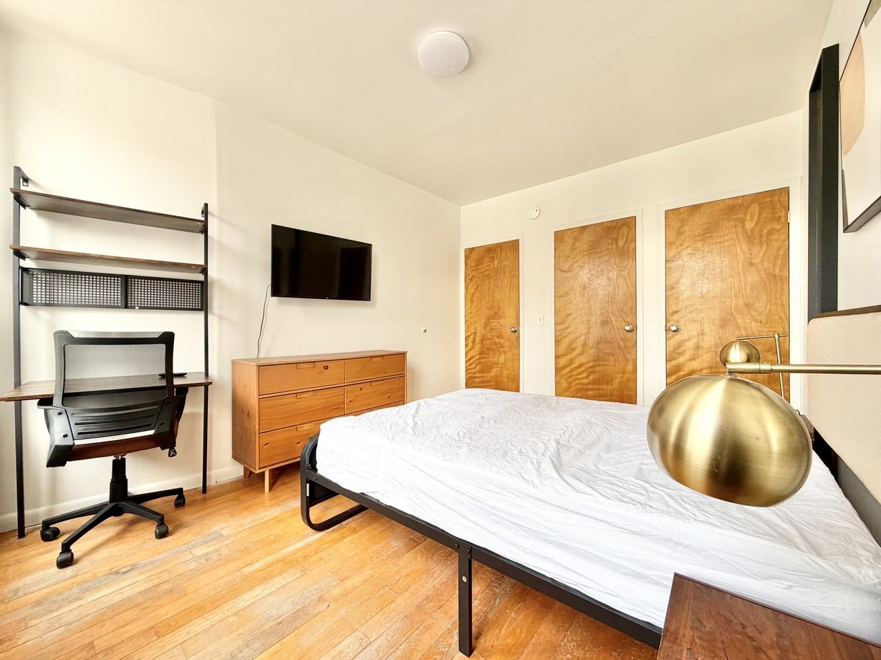 Private Bedroom in 4 Bedroom/2 Bathroom Home - Photo 3 of 4