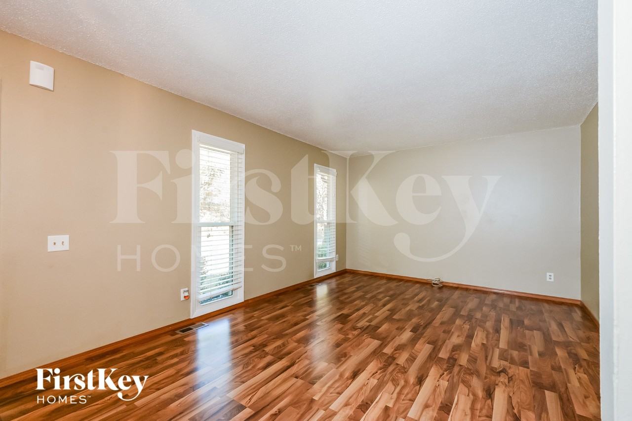 12082 Foxpoint Dr - Photo 3 of 15