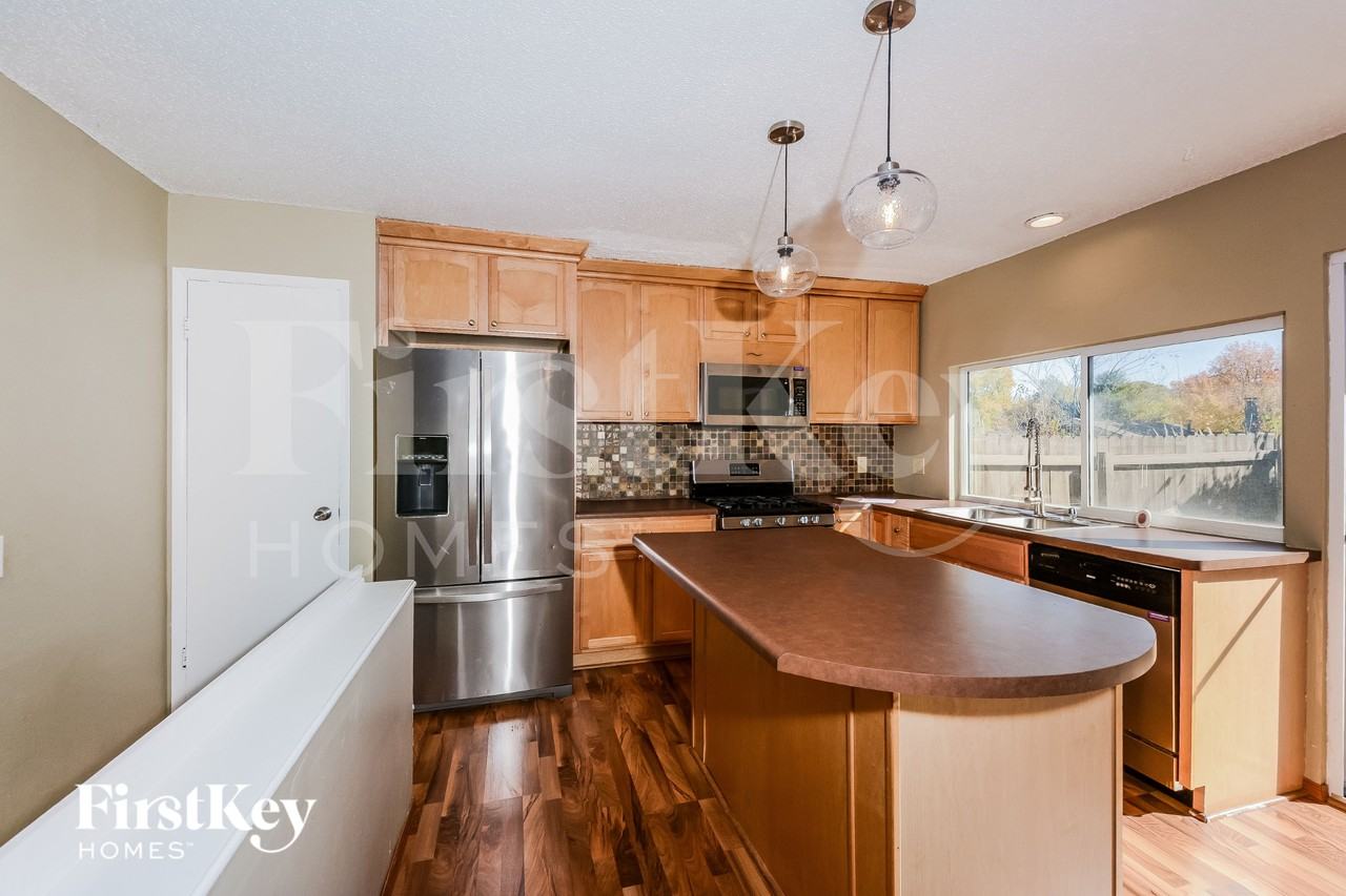 12082 Foxpoint Dr - Photo 6 of 15