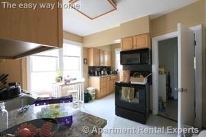 featured image of 138 W Adams St
