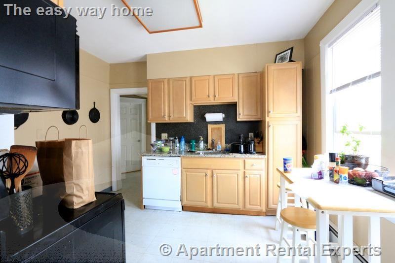 138 W Adams St - Photo 2 of 20