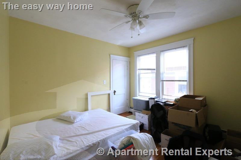138 W Adams St - Photo 5 of 20