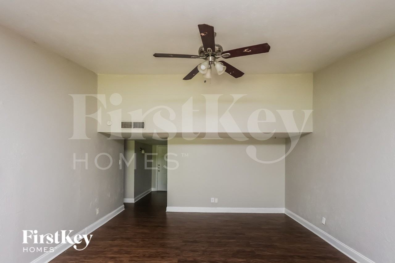 6418 Briar Knoll Dr - Photo 2 of 16