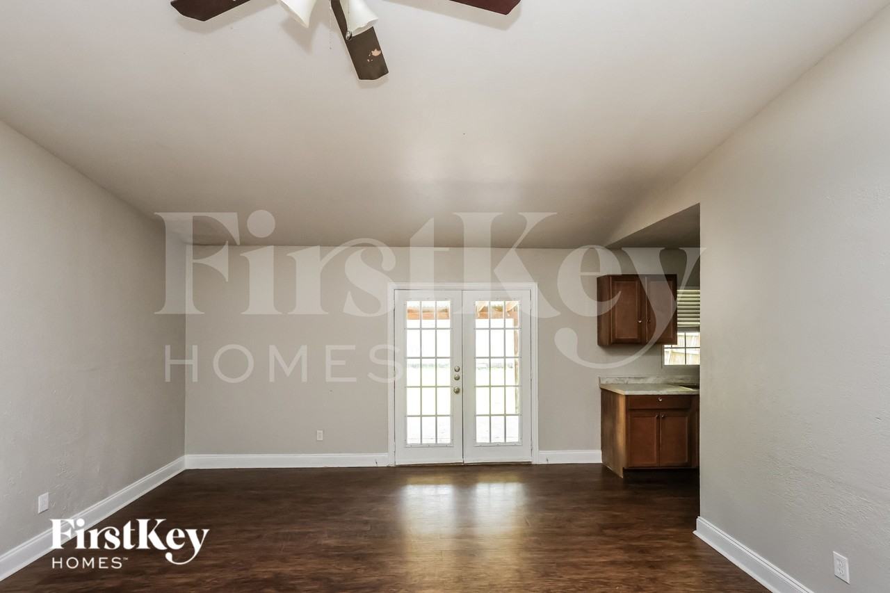 6418 Briar Knoll Dr - Photo 3 of 16