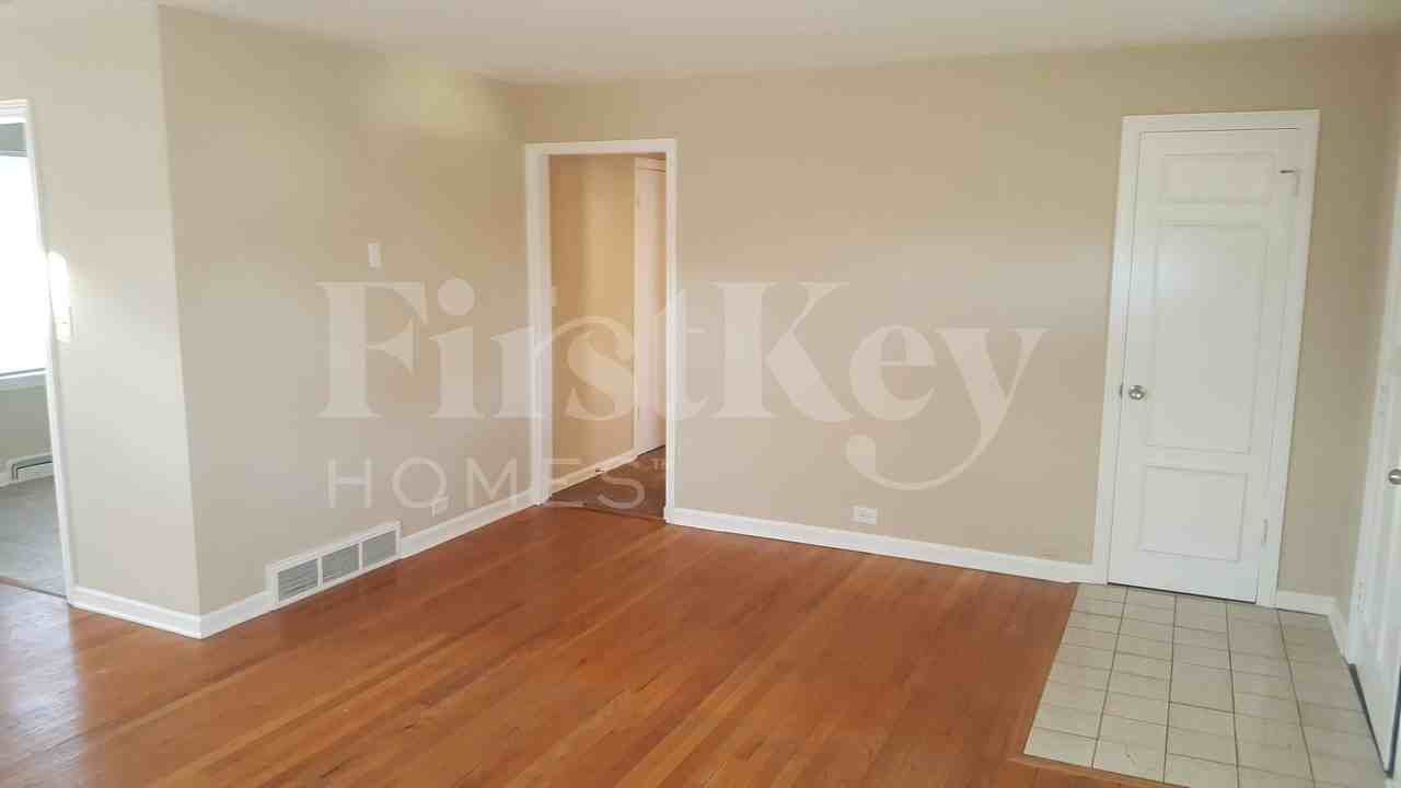630 Crest St - Photo 3 of 13