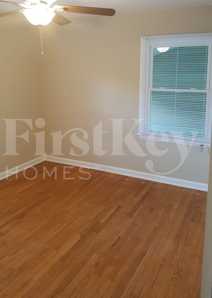630 Crest St - Photo 7 of 13