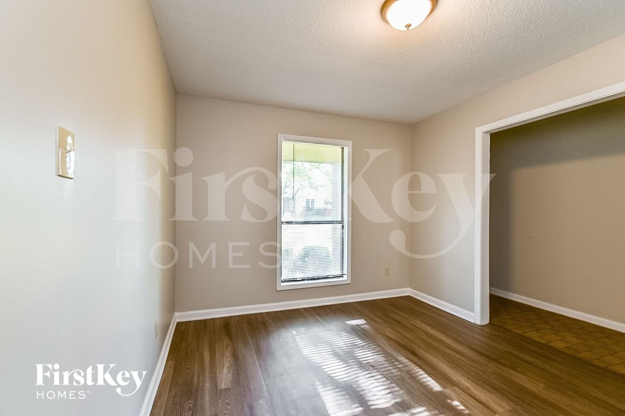 4399 Winter Park Dr - Photo 5 of 15
