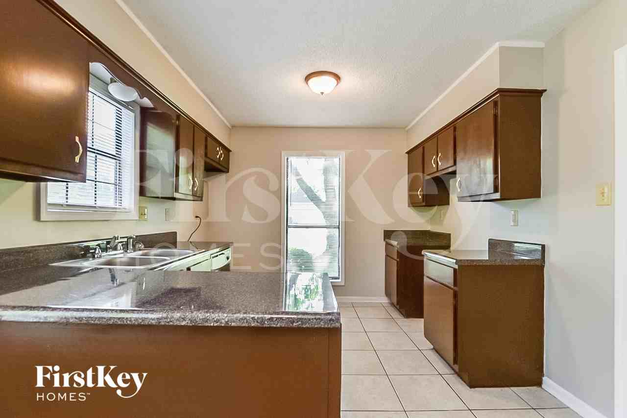 4399 Winter Park Dr - Photo 6 of 15
