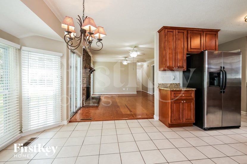 2332 Vanderbilt Dr - Photo 5 of 15