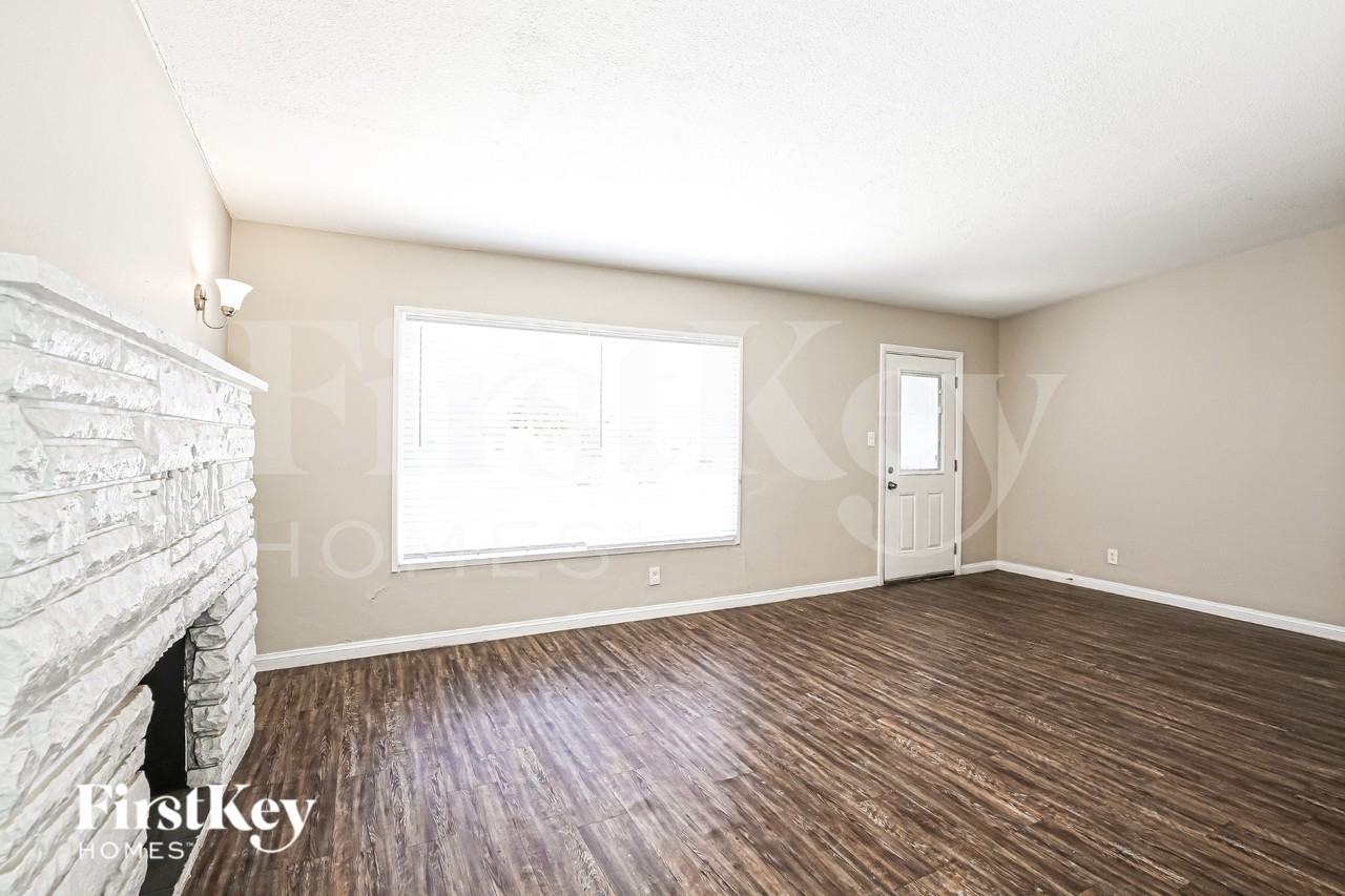 2317 Hassett Ave - Photo 3 of 19