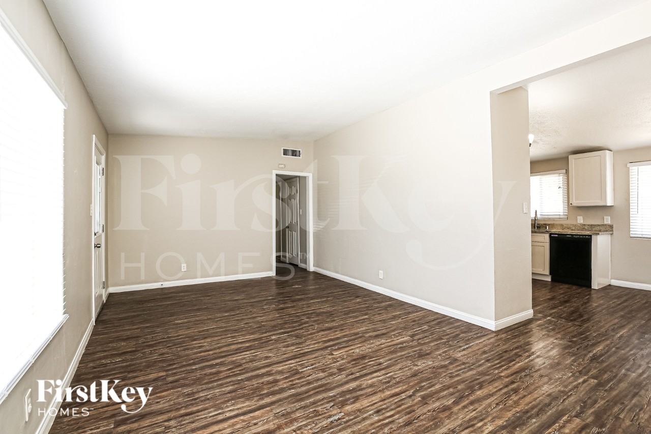 2317 Hassett Ave - Photo 5 of 19