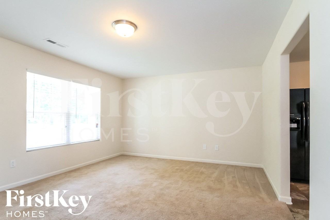 1909 Allyson Ave - Photo 3 of 15