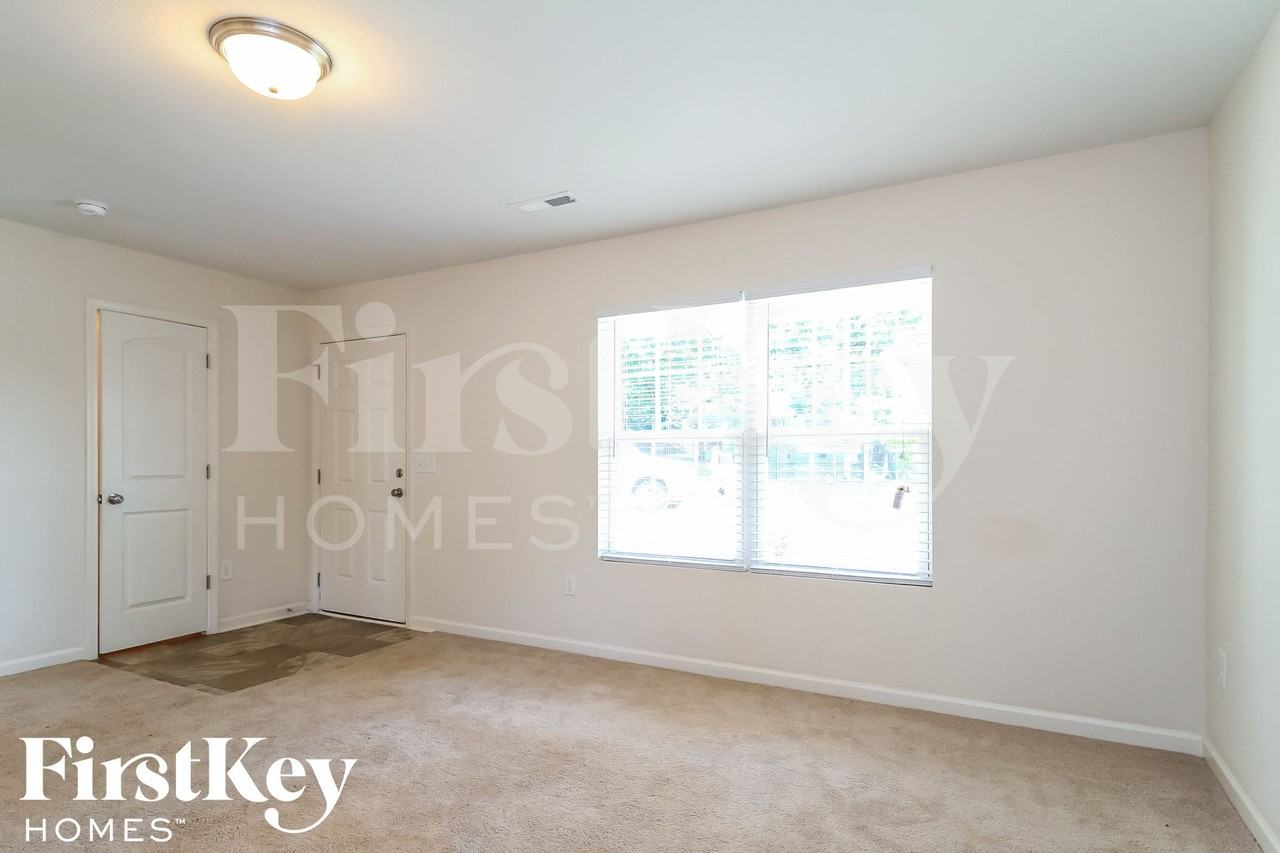 1909 Allyson Ave - Photo 4 of 15