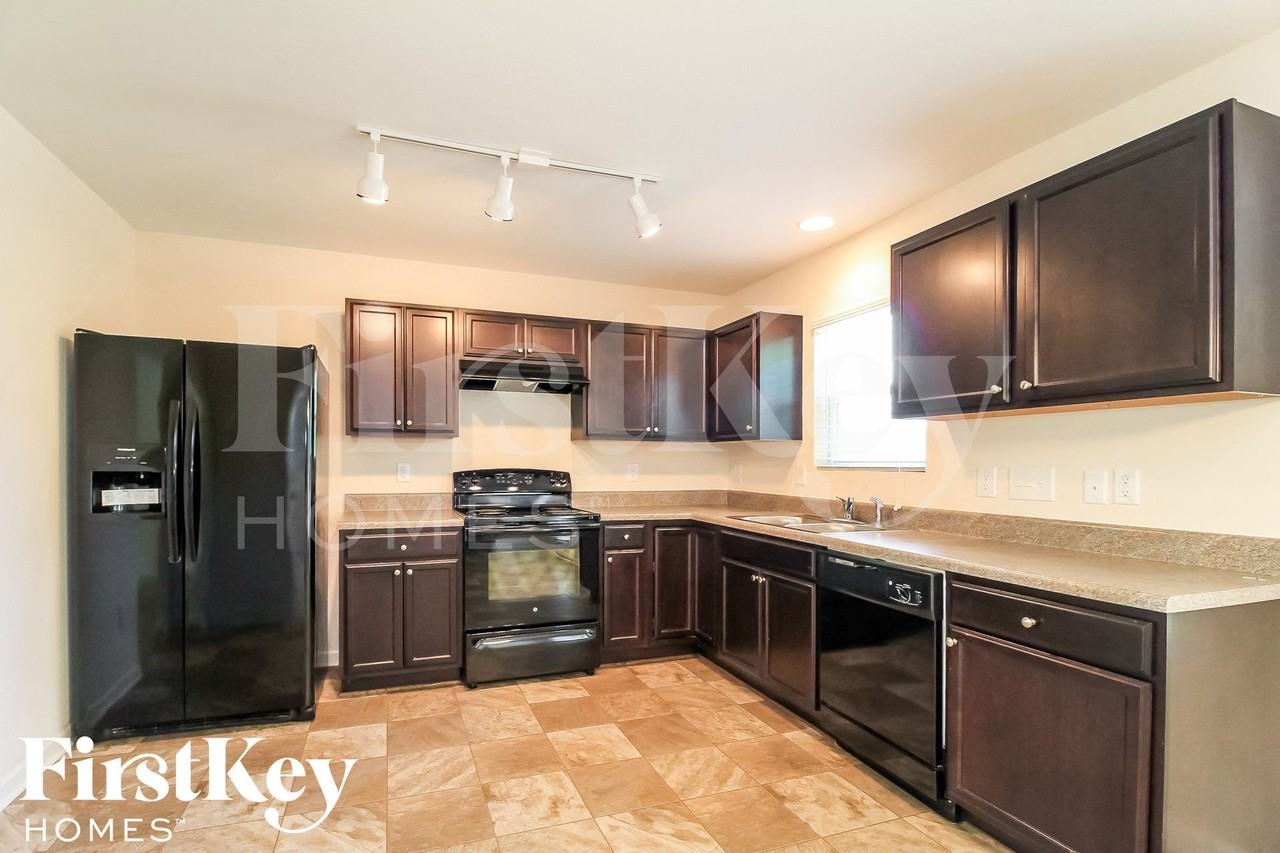 1909 Allyson Ave - Photo 6 of 15